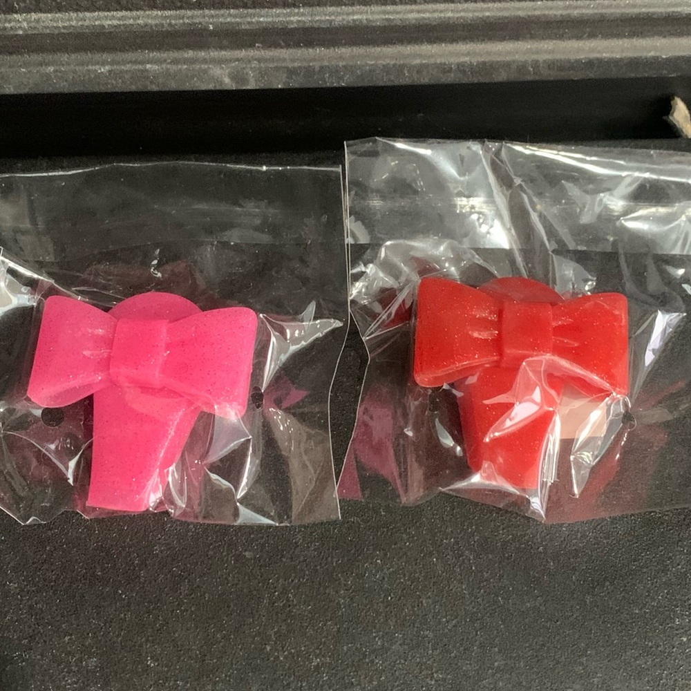 Bath & Body Works Decorative Soap Toppers Holiday Bows Red Pink NWT Set Of 2